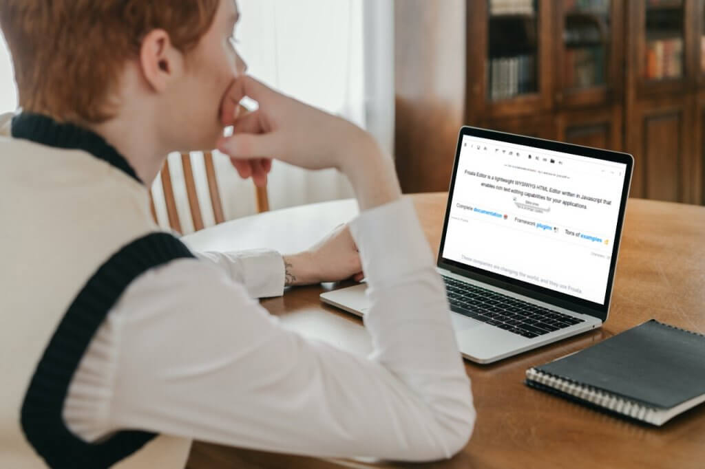 A device screen showing a web editor or design tool, highlighting modern interface and functionality
